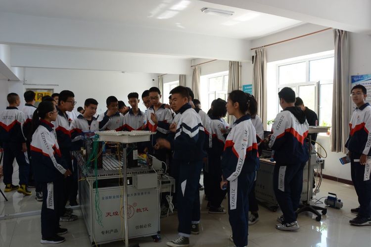 扎兰屯市职业高级中学