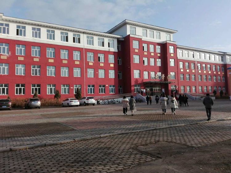 扎兰屯市职业高级中学