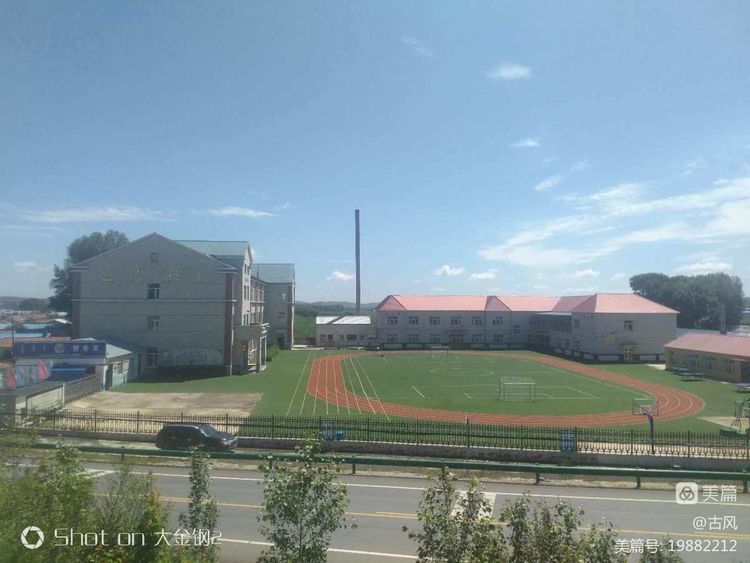 蘑菇气镇三合小学