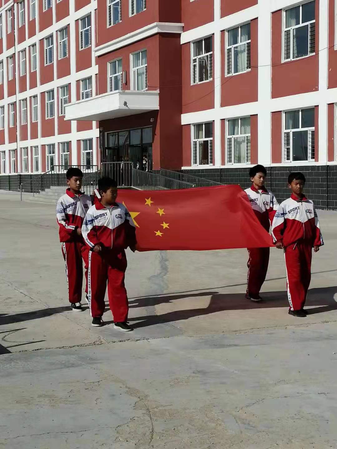 阿荣旗兴安学校