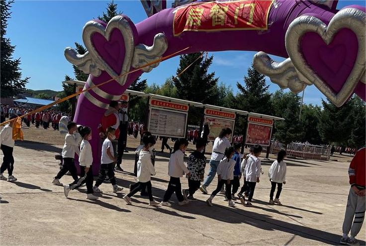 蘑菇气镇中心校