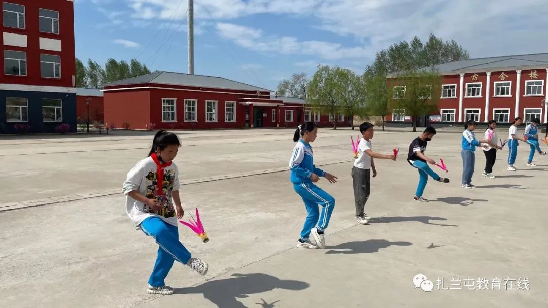 成吉思汗镇红旗小学