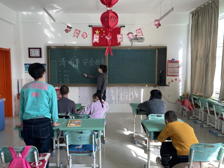 扎兰屯市特殊教育学校