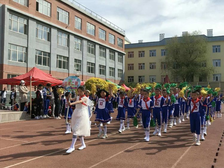 扎兰屯市繁荣小学
