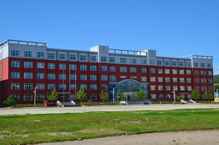 扎兰屯市第一中学